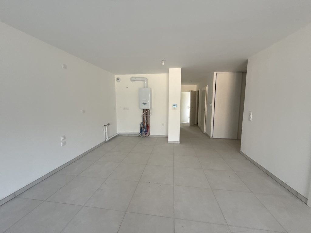 Appartement F4 avec belle terrasse au 1er étage