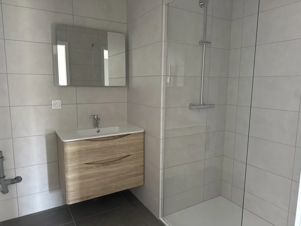Appartement F4 avec belle terrasse au 1er étage
