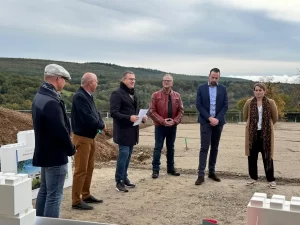 Philippe Rauch, Président de NaturaHOME, Raphaël Wagner de Roc Consulting, l'architecte Cécile Defer, Thomas Sturm d'Améo, maître d’œuvre, Hubert Reecht lotisseur, ainsi que le maire d’Osenbach Christian Michaud